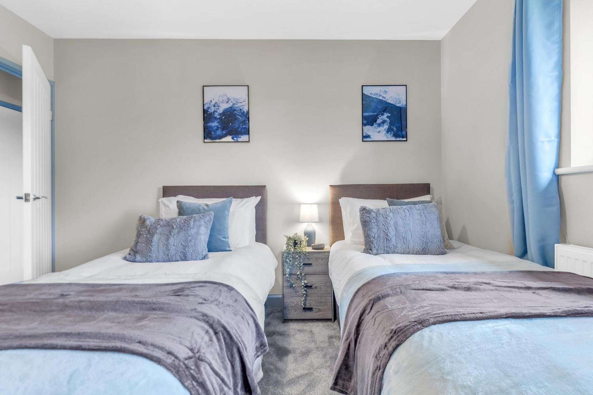 Mk 2-Bedroom Contractor'S Gem, 5 Beds, Sleeps 6, Free Parking Милтън Кейнс Екстериор снимка