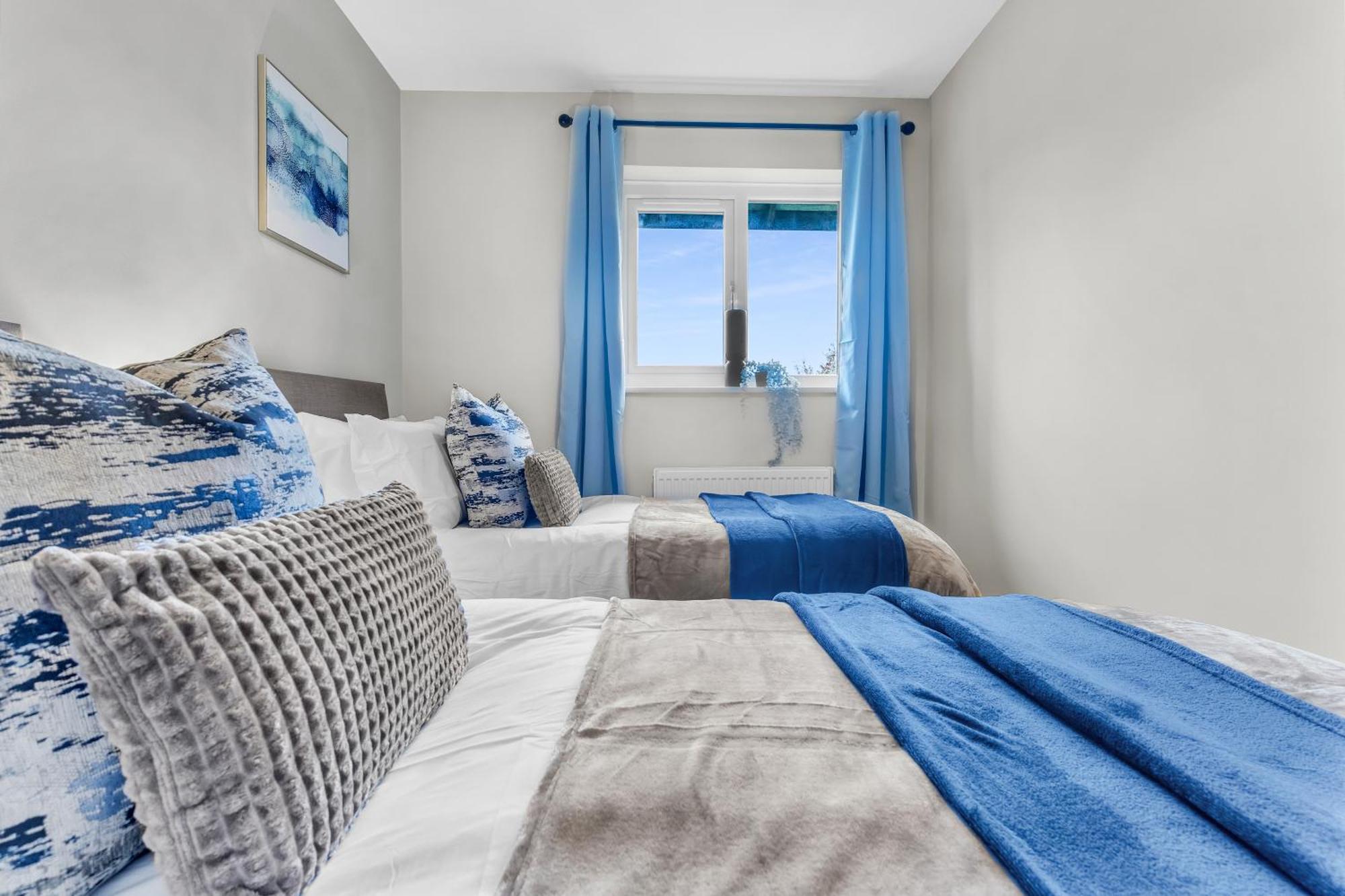 Mk 2-Bedroom Contractor'S Gem, 5 Beds, Sleeps 6, Free Parking Милтън Кейнс Екстериор снимка